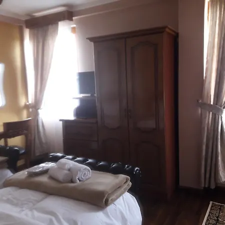 Mano Hotel *