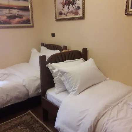 Mano Hotel *