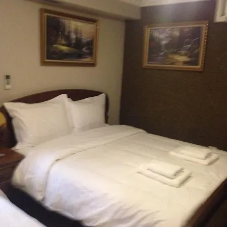 Mano Hotel *